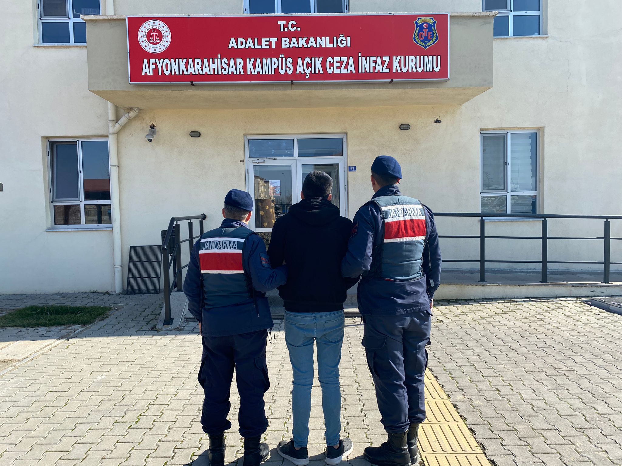 Afyonkarahisar'da Aranan Şahıs Yakalandı